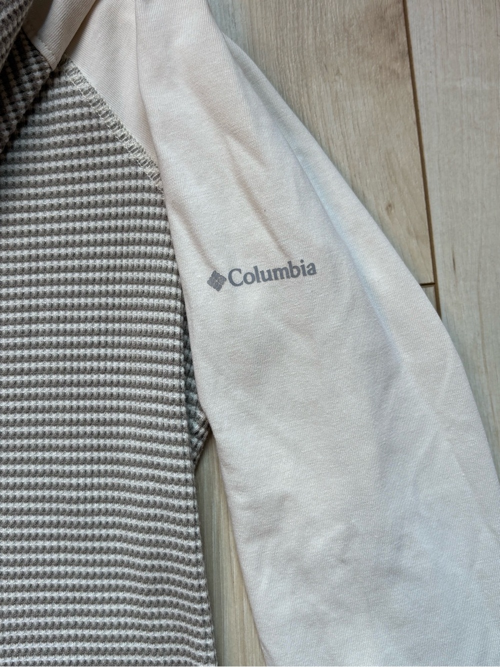 Columbia Women’s Waffle Knit Hoodie Small Oatmeal Cream Thermal Cowl Neck - Picture 7 of 10